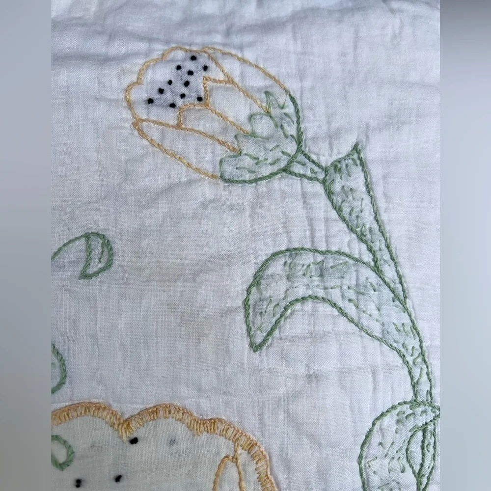 VTG Embroidered Lily Pad Floral Hand Stitched Quilt Lavender White Unique FLAWS
